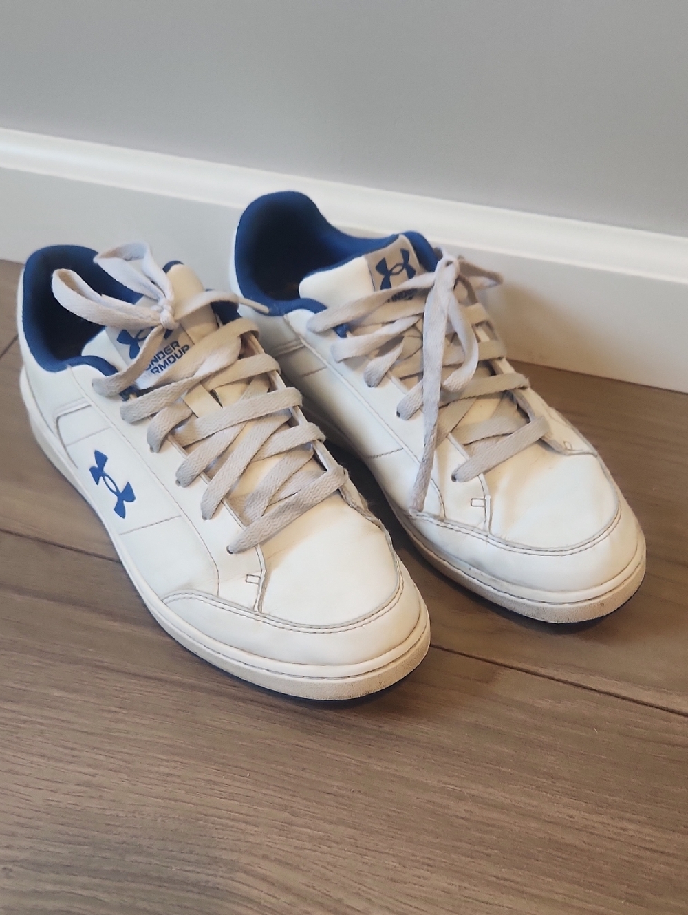 Under Armour White & Blue Boys Casual Tennis Shoes - Size 7